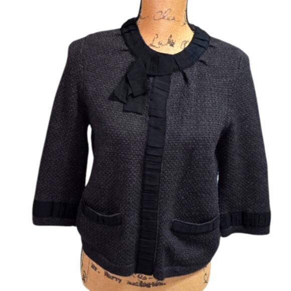 Ann Taylor 100% Fine Merino Wool Chic Black Textured Cropped Jacket Size Medium - Picture 2 of 6